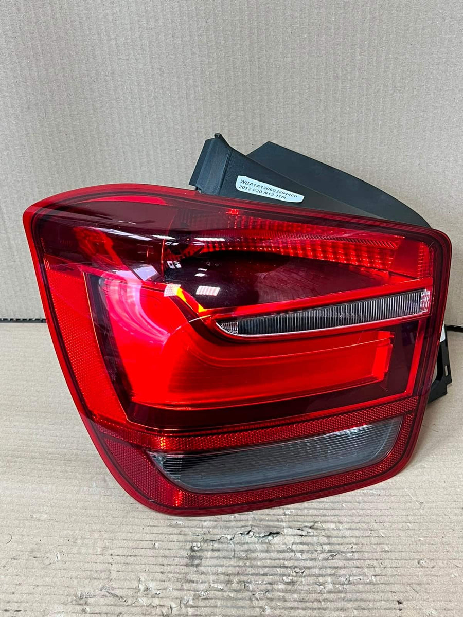 BMW 1er F20 Rückleuchte außen links LED weißer Blinker 7241543 OEM